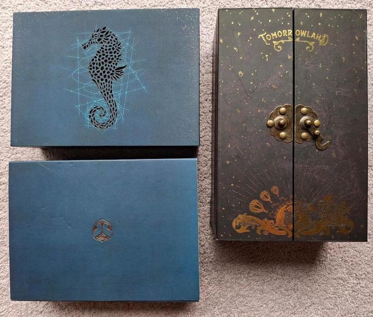 2 Tomorrowland Boxen 2017 en 2018, Collections, Collections complètes & Collections, Enlèvement ou Envoi