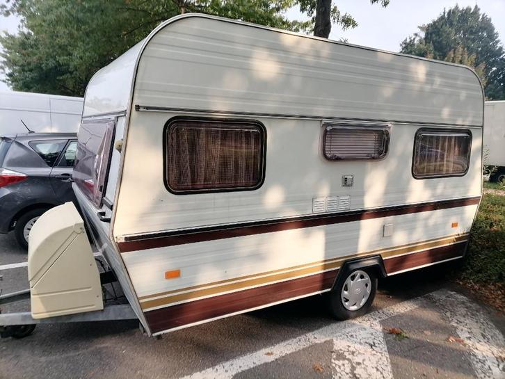 IT Caravan sale, Caravans en Kamperen, Caravans, Particulier, tot en met 3, 500 - 750 kg, 2 aparte bedden, Gascomfoor, Koelkast