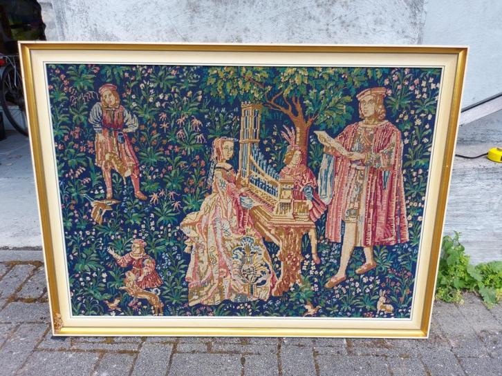 Ingekaderd borduurwerk met Middeleeuwse muziekspelers, Antiek en Kunst, Kunst | Schilderijen | Klassiek, Ophalen