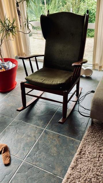 Retro schommelstoel beschikbaar voor biedingen