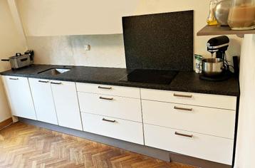 Cuisine blanche laquée à vendre, Brillant ou Laqué, Comme neuf, Enlèvement, Cuisine à mur double