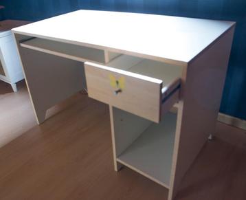 bureau computermeubel beschikbaar voor biedingen