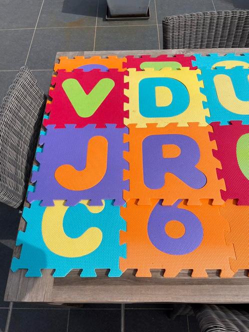 36 puzzelmatjes in vrolijke kleuren, Kinderen en Baby's, Speelgoed | Speelkleden, Gebruikt, Ophalen