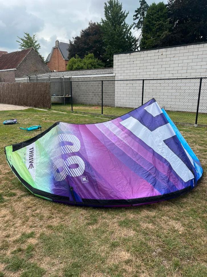 Harlem Thrive (8m) + Clickbar, Sports nautiques & Bateaux, Kitesurf, Utilisé, Ensemble de kite, 8 m², Enlèvement ou Envoi