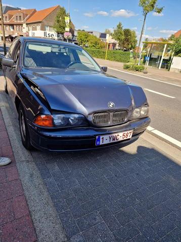 Berline pré-lifting de la BMW E39 520i en pièces détachées