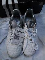 Chaussure de foot addidas neuve  36 2/3, Neuf, Chaussures