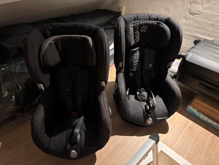 Maxi-Cosi Axiss / 2 stuks / Zwart / Uitstekende staat, Kinderen en Baby's, Autostoeltjes, Gebruikt, Maxi-Cosi, 9 t/m 18 kg, Autogordel