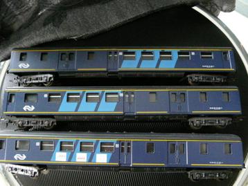 Lima 3 x personenrijtuig 309305  NS in goede staat beschikbaar voor biedingen