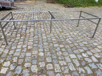 Nieuw onderstel voor grote werk/tafel beschikbaar voor biedingen