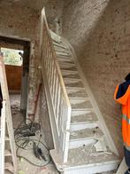 Trap in gorde staat, Enlèvement, Escalier