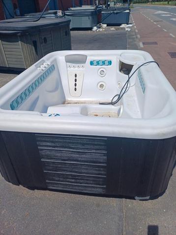 Jacuzzi gratis geleverd geplaatst en 1j garantie  beschikbaar voor biedingen