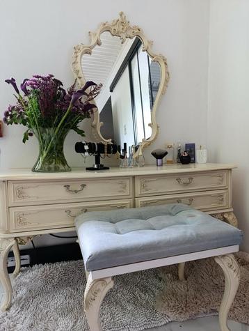 Makeup meubelset beschikbaar voor biedingen