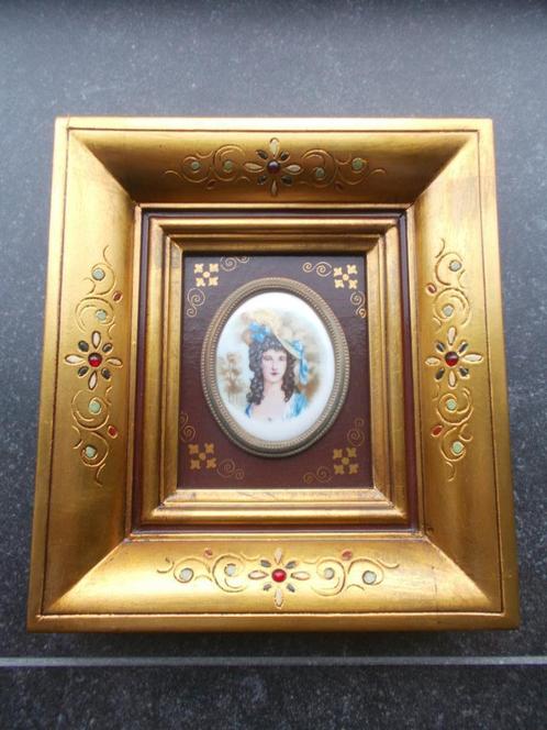 Uniek schilderij op porselein medaillon Aristocrate dame, Antiek en Kunst, Kunst | Schilderijen | Klassiek, Ophalen of Verzenden