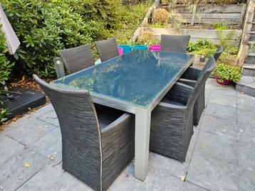 Table + 6 chaises de jardin  beschikbaar voor biedingen