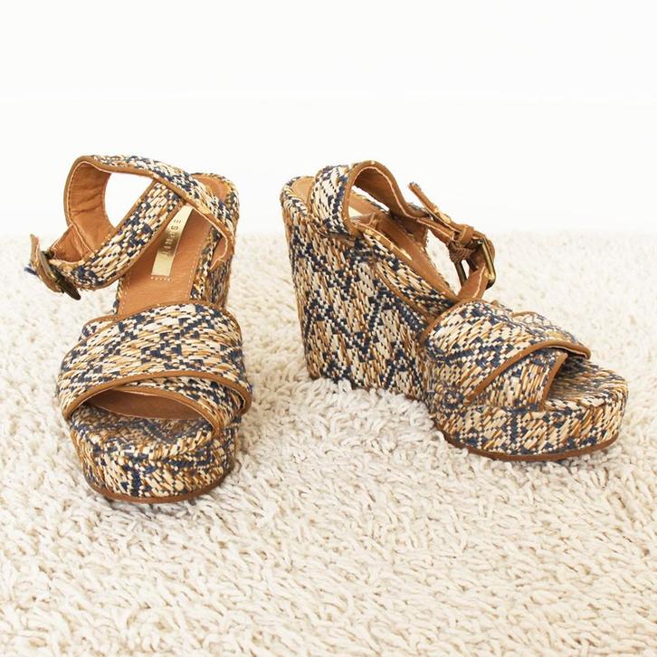 Prachtige Esprit Sleehakken s24 (Maat 36) € 20,-, Kleding | Dames, Schoenen, Zo goed als nieuw, Sandalen of Muiltjes, Overige kleuren