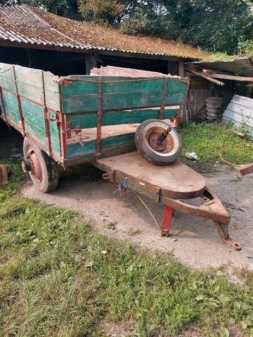 Chariot de fermier, semi-remorque. Remorque à 3 roues. 