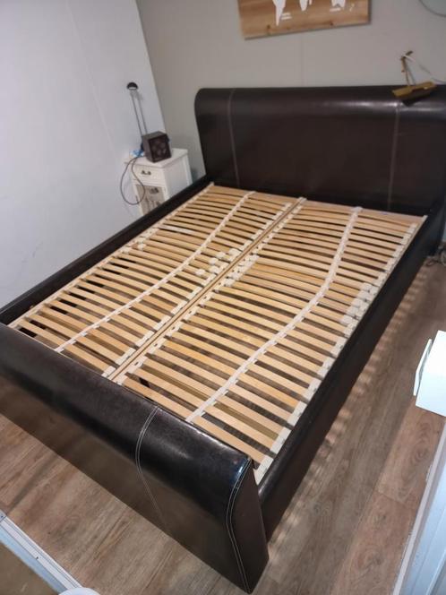 Twee persoonsbed , lattenbodems, nachtkastjes., Huis en Inrichting, Slaapkamer | Bedden, Gebruikt, Tweepersoons, 160 cm, 200 cm