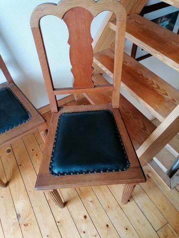 4 antieke stoelen eetkamer hout leder siernagels beschikbaar voor biedingen