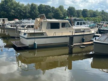 Zwaluw werf gebouwde 6 pers  motorjacht beschikbaar voor biedingen