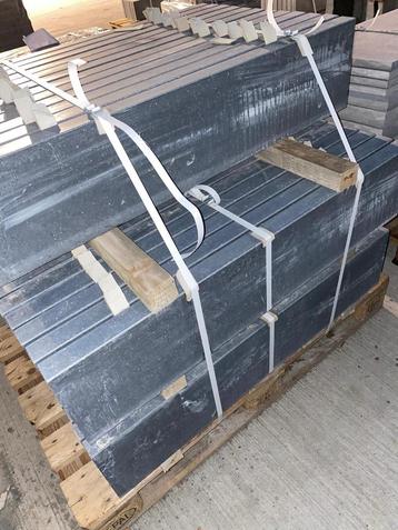 Bordures en stock en Pierre Bleue de Belgique beschikbaar voor biedingen