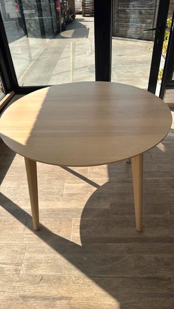 Ronde tafel diam. 105 disponible aux enchères