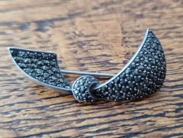 Fraaie zilveren broche beschikbaar voor biedingen