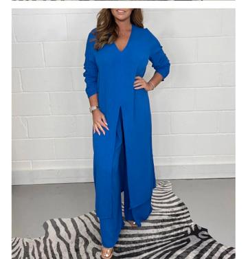 Jurk met broek / blauw beschikbaar voor biedingen