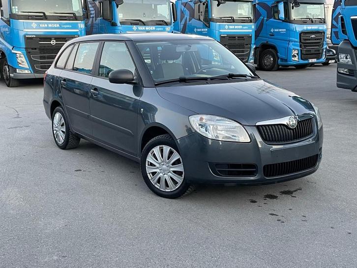 ⁠Skoda Fabia •⁠  ⁠15/07/2009 •⁠  ⁠192000.km •⁠  ⁠1.2i, Auto's, Skoda, Bedrijf, Fabia, ABS, Airbags, Bluetooth, Boordcomputer, Centrale vergrendeling