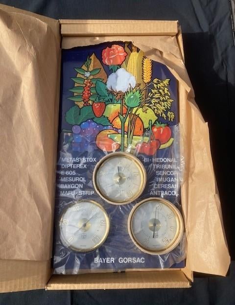 Publicité ancienne-Station météo-Bayer-Gorsac-État neuf  !!, Collections, Marques & Objets publicitaires, Neuf, Panneau publicitaire