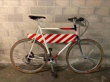 Stalen sportieve fiets mt 67 beschikbaar voor biedingen