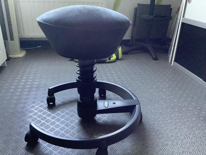 Bureau stoel swopper en bureau, Huis en Inrichting, Bureaustoelen, Zo goed als nieuw, Bureaustoel, Grijs, Ergonomisch, Ophalen