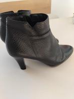 Zwarte leren laarsjes., Ophalen, Gedragen