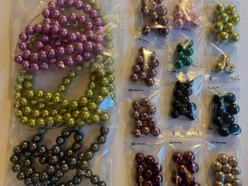 Assortiment glasparels 10 en 12mm ca 323 stuks beschikbaar voor biedingen