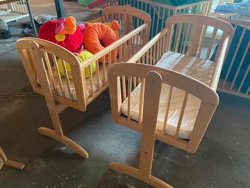 houten babybedjes met matras, Kinderen en Baby's, Babywiegjes en Ledikanten, Gebruikt, Ophalen