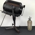 Grand spot de théâtre ADB des années 1950 à pied (72 cm H), Enlèvement