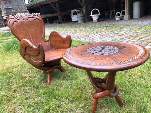 Retro houten Afrikaans set - stoel + tafel - 1970s, Huis en Inrichting, Stoelen, Gebruikt, Eén, Hout, Ophalen