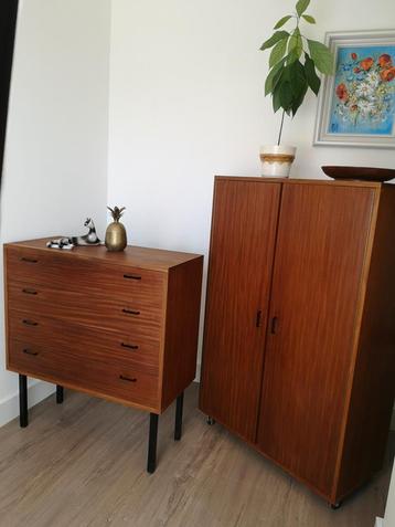 set van  vintage ladekast en boekenkast  beschikbaar voor biedingen