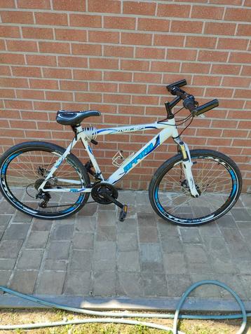 Fiets te koop beschikbaar voor biedingen
