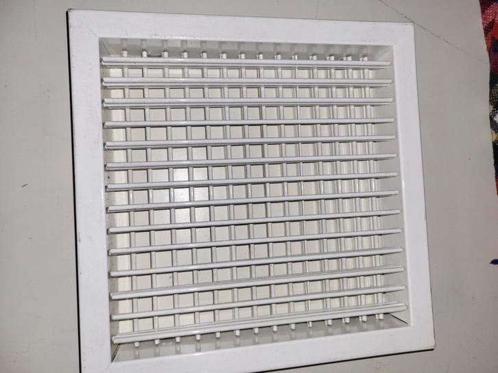 Wit ventilatierooster met dubbele deflectie 33x33cm, Doe-het-zelf en Bouw, Ventilatie en Afzuiging, Zo goed als nieuw, Ophalen of Verzenden