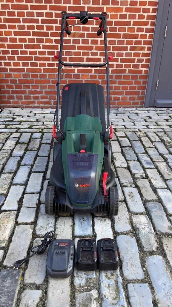 Bosch UniversalRotak 2x18V-37-550 - Accu-grasmaaier, Tuin en Terras, Grasmaaiers, Zo goed als nieuw, Elektrische grasmaaier, 30 t/m 39 cm