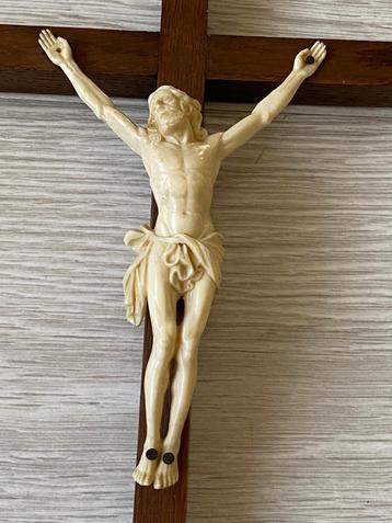 Crucifix beschikbaar voor biedingen