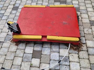 Hefbrug, Bandenbrug, schaarbrug  2000kg beschikbaar voor biedingen