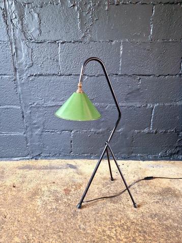 Industriële driepoot vloerlamp, jaren 50 beschikbaar voor biedingen