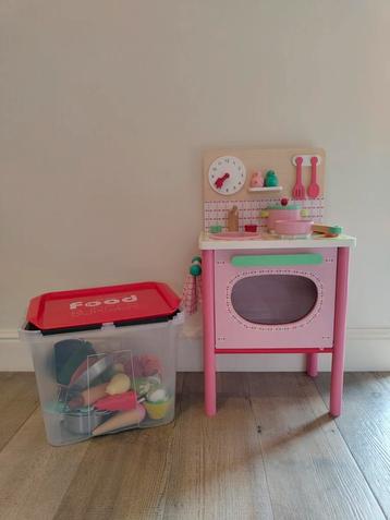 Kinderkeuken met accessoires  beschikbaar voor biedingen
