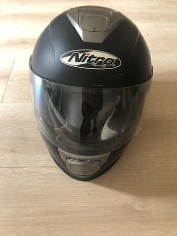 Nitro helm maat S met zonneklep.