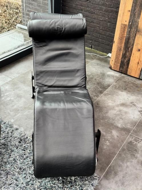 LE CORBUSIER CHAIR LC4, Huis en Inrichting, Zetels | Zetels en Chaises Longues, Zo goed als nieuw, Eenpersoons, Leer, Metaal, Ophalen