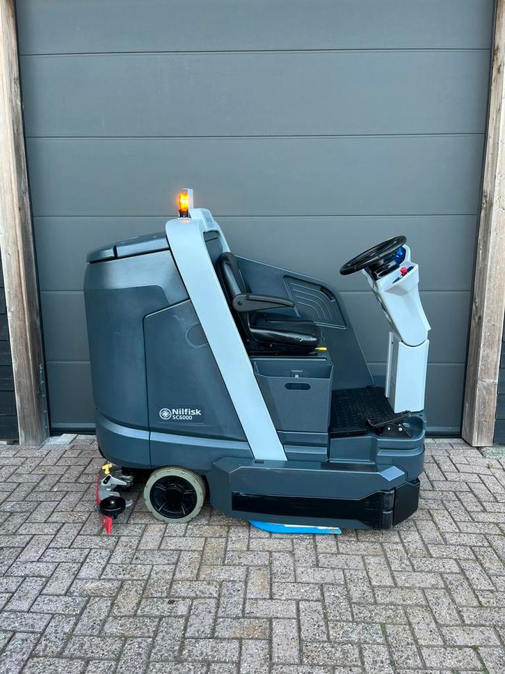 Schrobmachine | Nilfisk SC6000 | Opzit Schrobzuigmachine, Zakelijke goederen, Machines en Bouw | Onderhoud en Reiniging, Ophalen of Verzenden