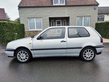Golf 3 1.8 ess automatique 130mkm, Autos, Oldtimers & Ancêtres, Achat, Entreprise, Automatique, Rétroviseurs électriques