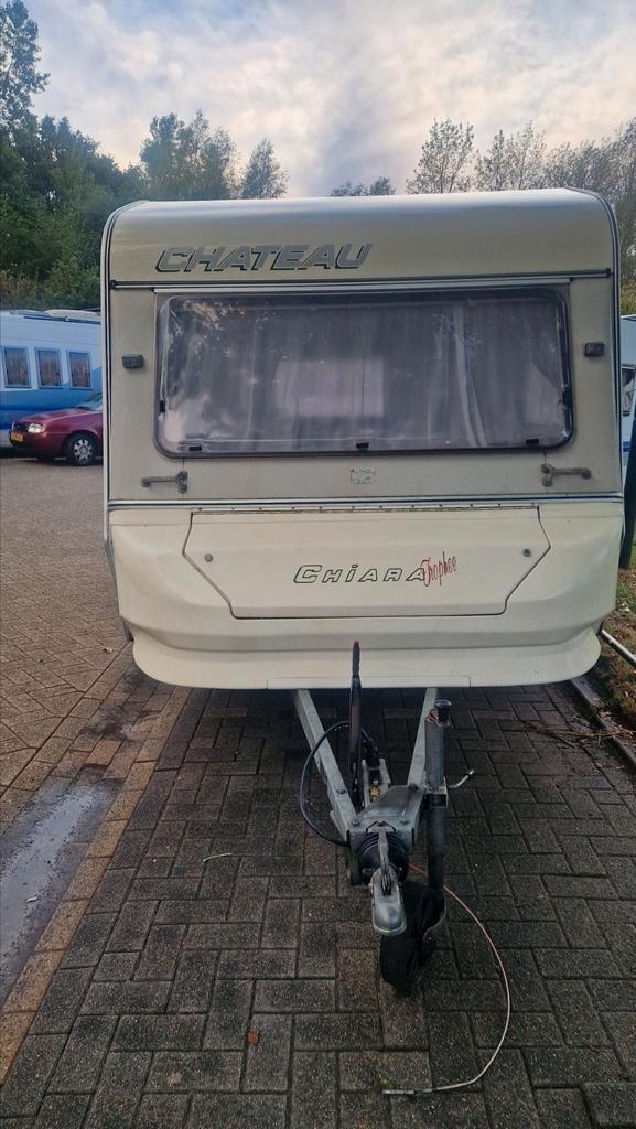 Chateau chiara, Caravans en Kamperen, Caravans, Particulier, tot en met 4, 750 - 1000 kg, Rondzit, Chateau, Dwarsbed, 4 tot 5 meter
