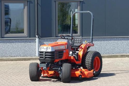 Kubota B7300 4wd HST / 01017 Draaiuren / Middenondermaaidek, Articles professionnels, Agriculture | Tracteurs, Autres marques